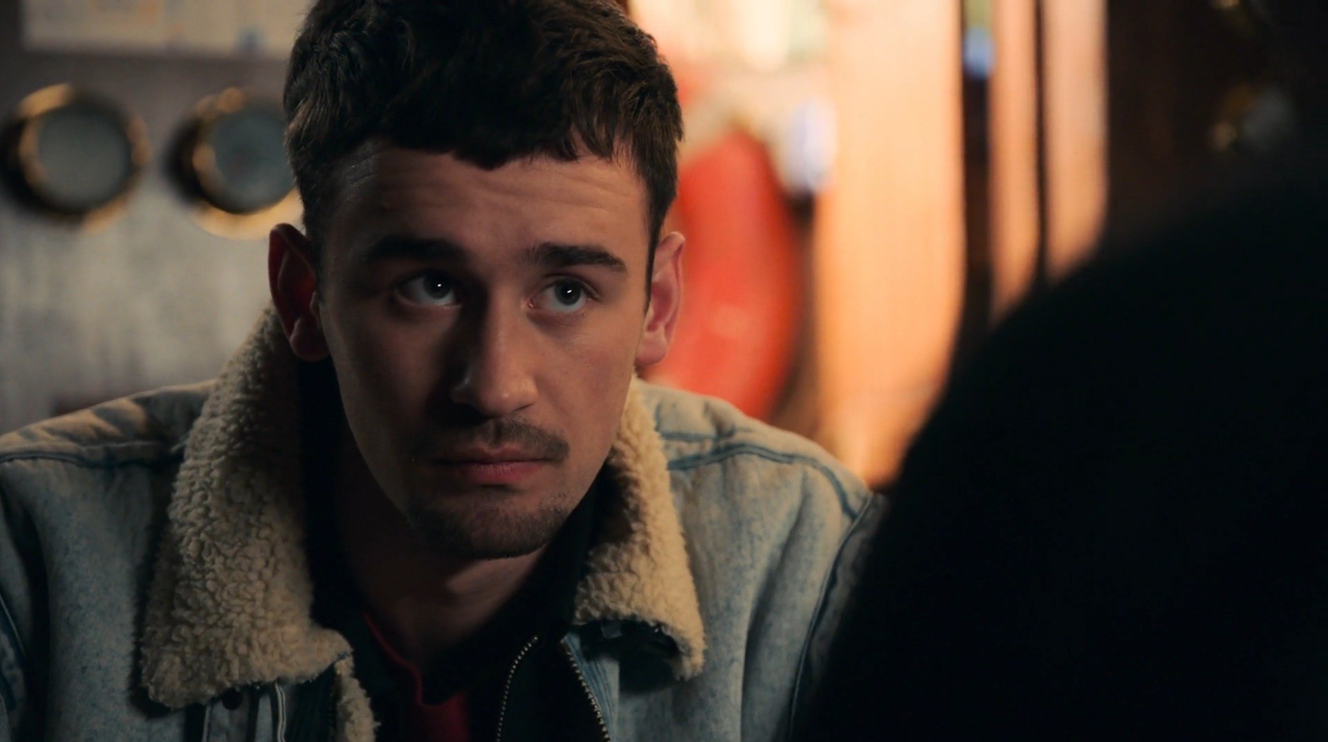 Troj wordt in de steek gelaten door zijn moeder